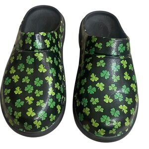 OOFOS OOCloog Recovery Clogs Black Green Shamrock Clover Women 7 Men 5 EU 38